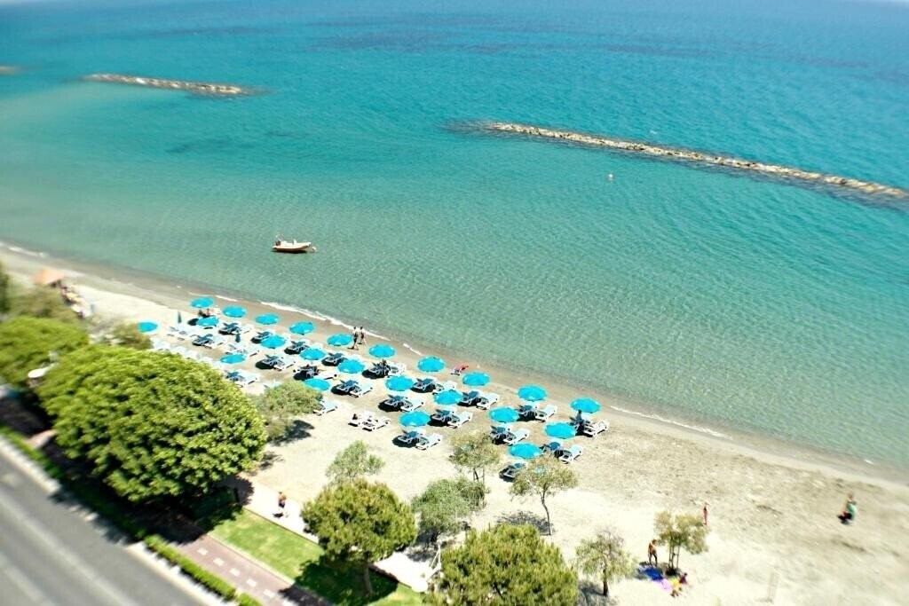Готель Eden Beach 3*