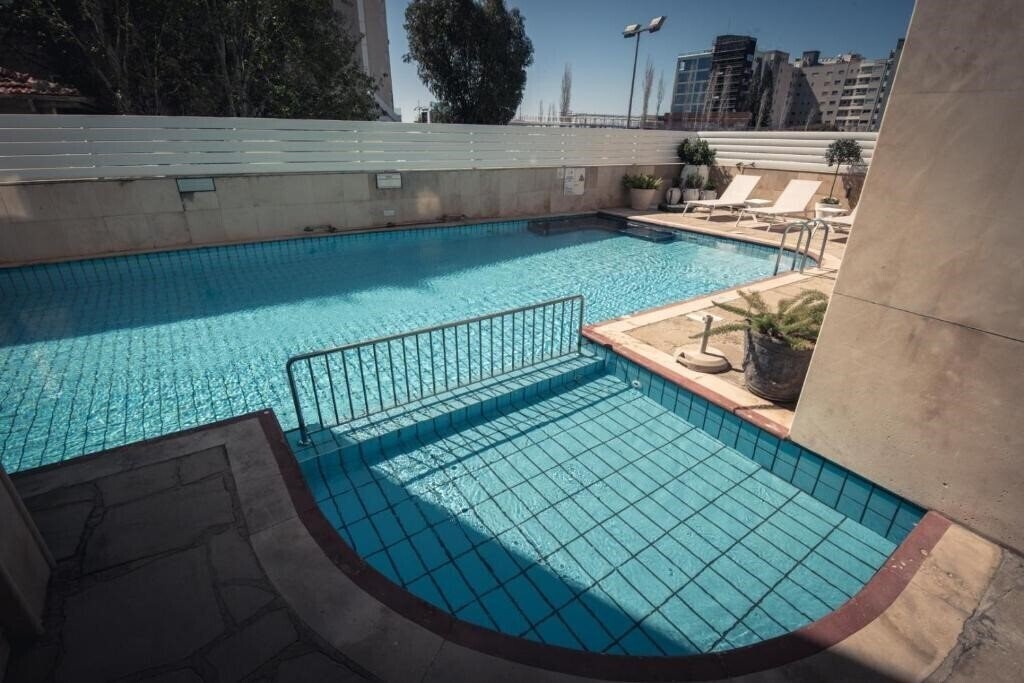 Фотографія Chrielka Suites 3*