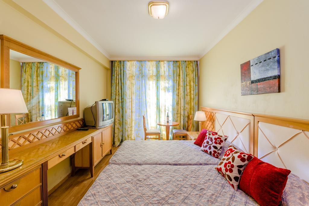 Фотографія Estella Hotel Apartments 2*