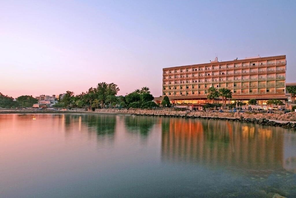 Отель Crowne Plaza Limassol 4*