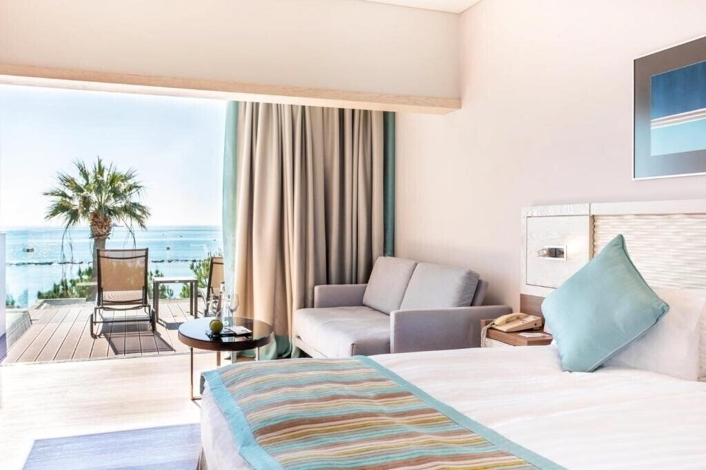 Фото Crowne Plaza Limassol 4*