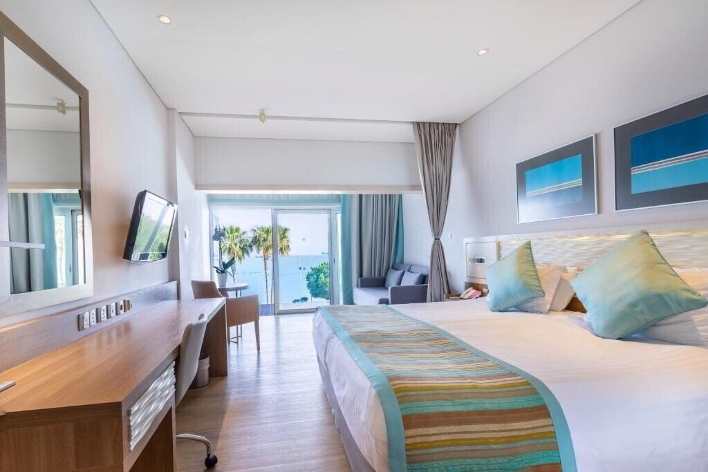 Зображення Crowne Plaza Limassol 4*