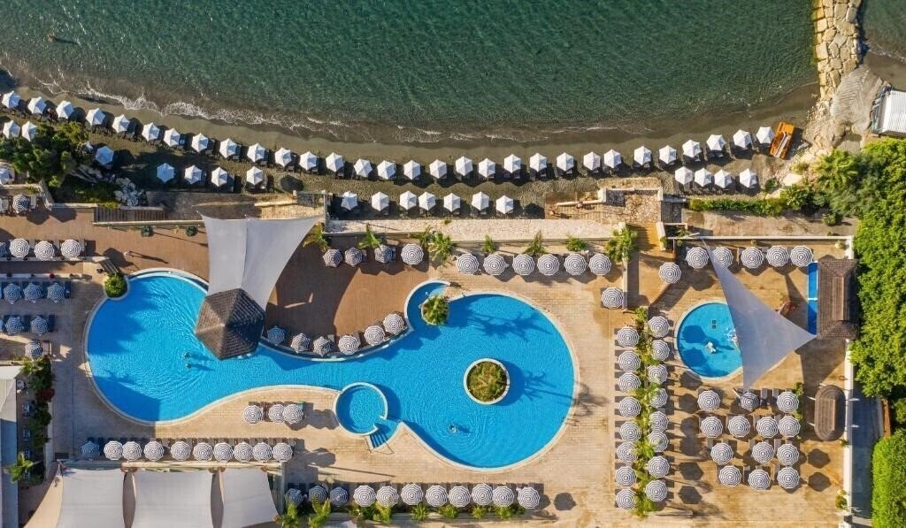 Готель Apollonia Beach 5*