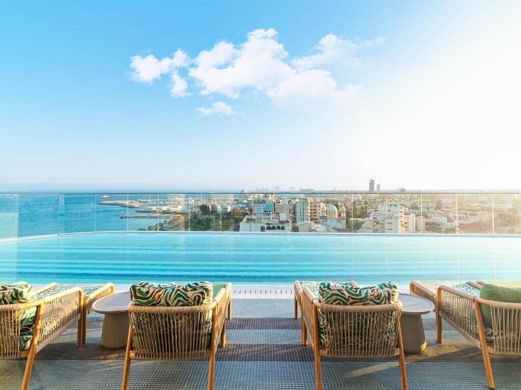 Отель Nyx Limassol By Leonardo 4*