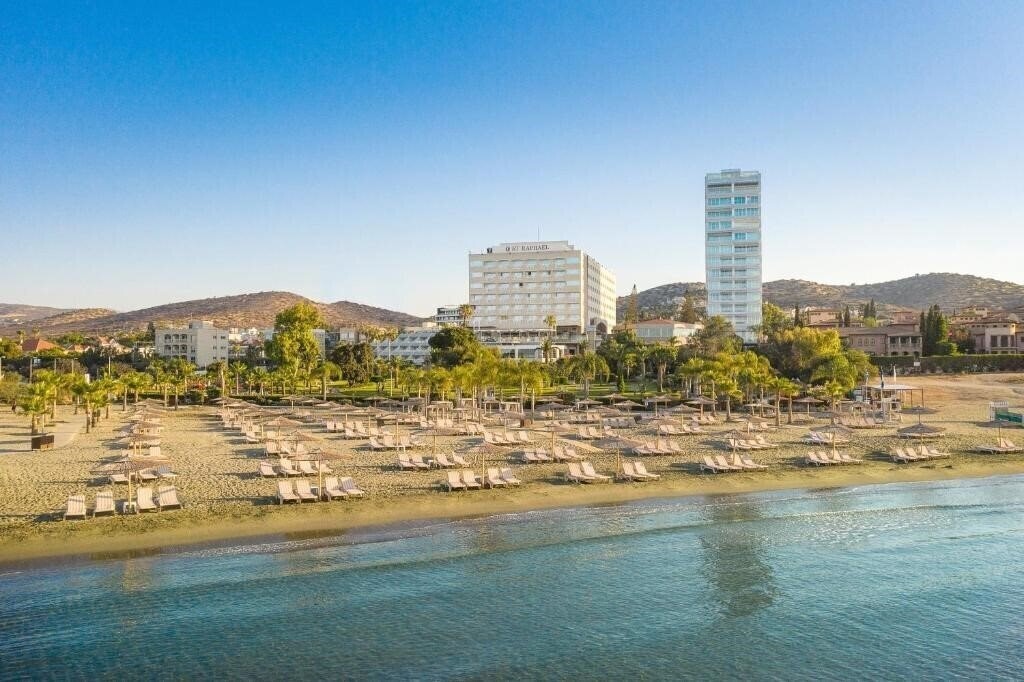 Отель St. Raphael Resort & Marina 5*