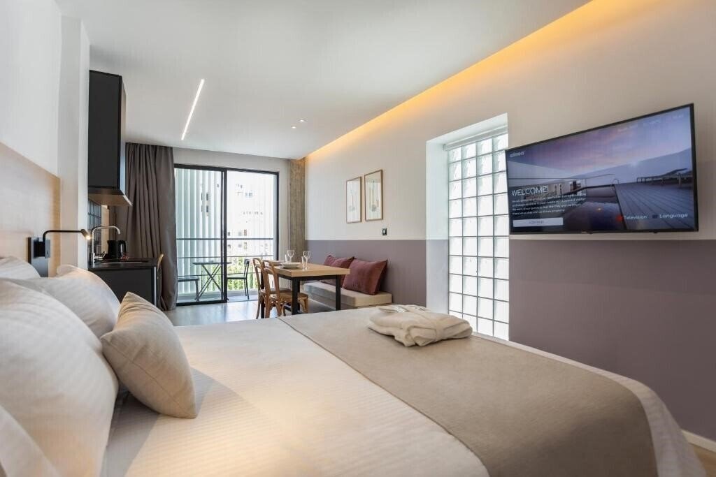 Отель Alinea Urban Saripolou Square 4*