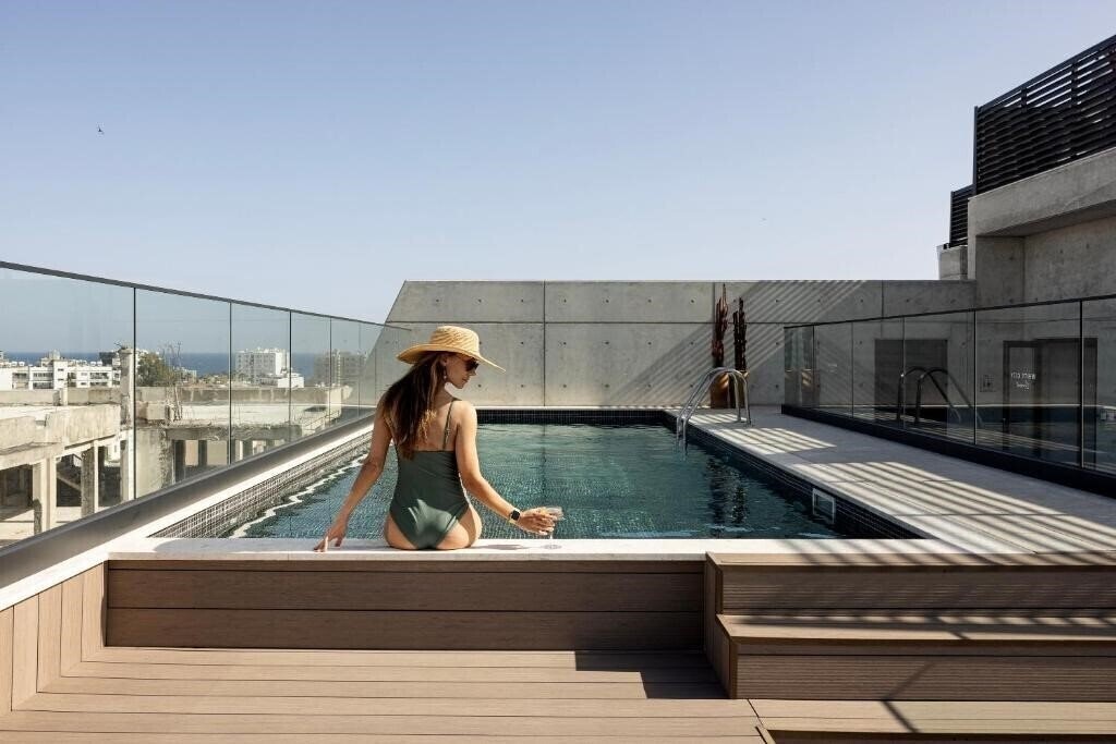Отель White City Limassol Aparthotel 4*