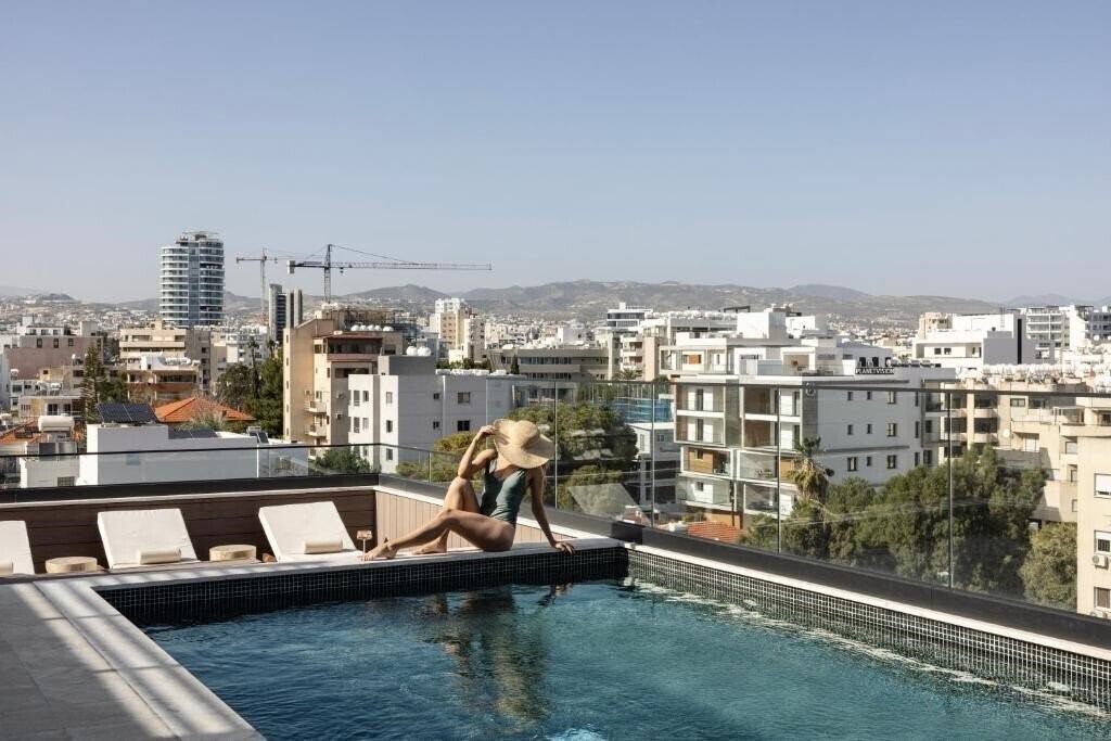 Фото White City Limassol Aparthotel 4*