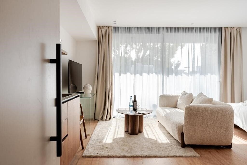 Отель Yamas Urban Living Pool Penthouse Marvel 4*