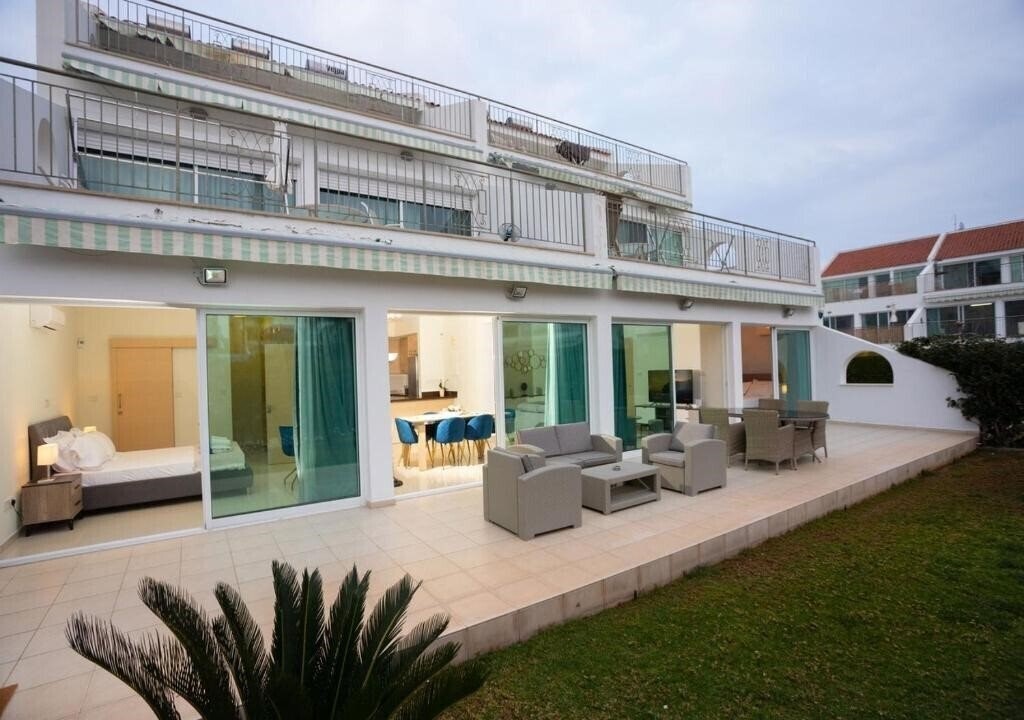 Готель Bayview Gardens 4*