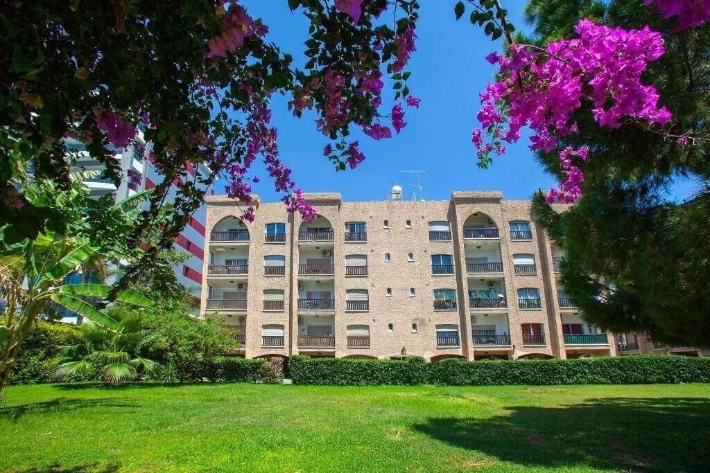 Готель Castle Holiday Apartments 4*