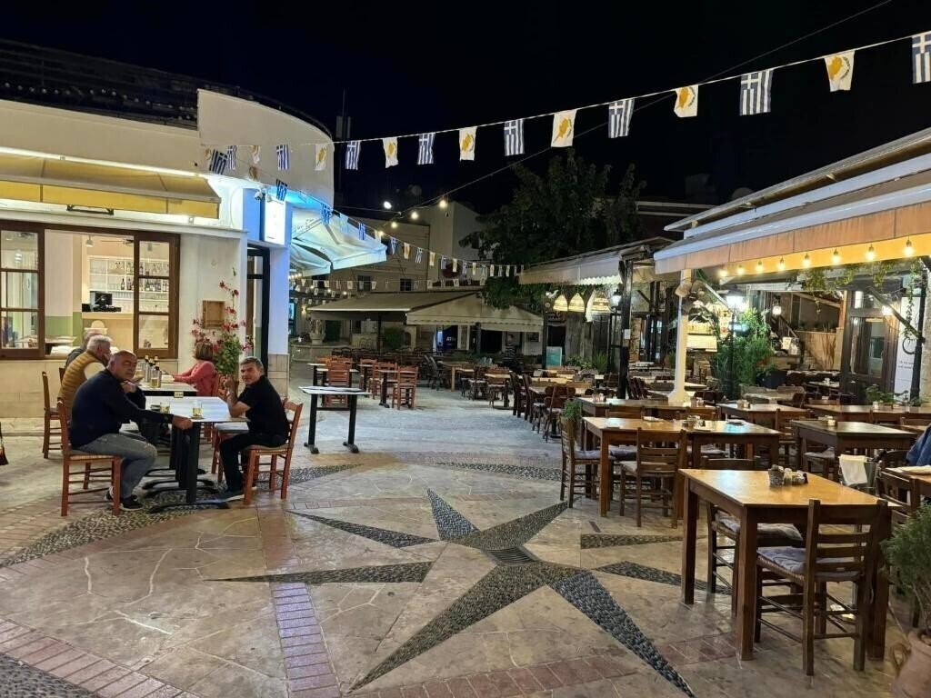 Фотографія Chariandry Court 2*