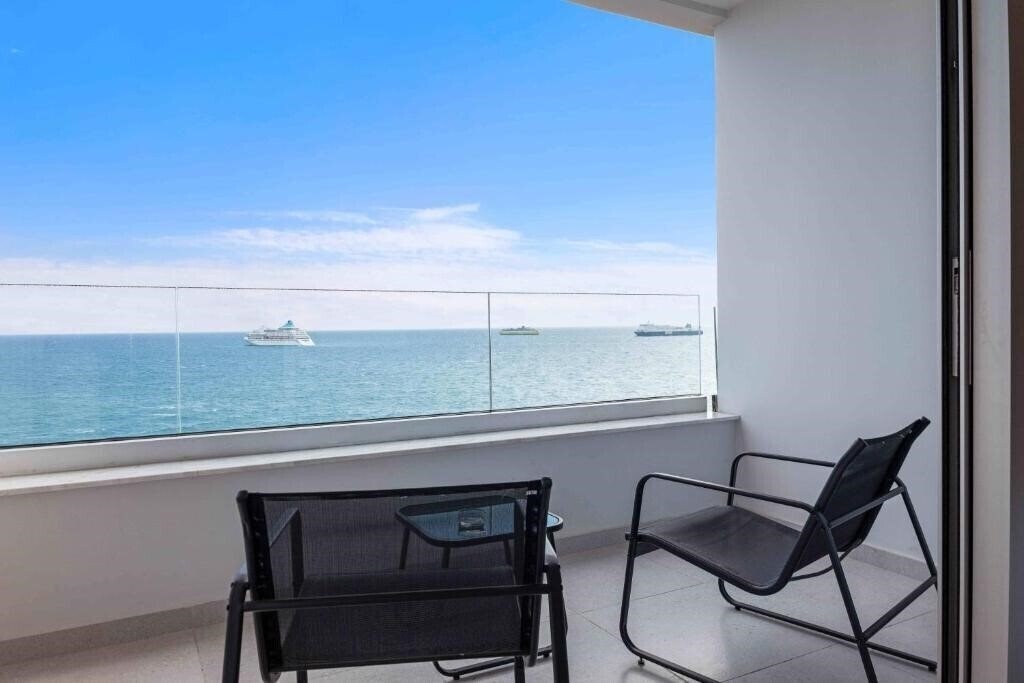Отель Phaedrus Living: Limassol Seaside Residences 01 3*