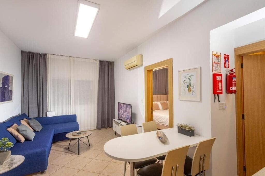 Картинка Palm Beach Apartment by Trulycyprus 2*