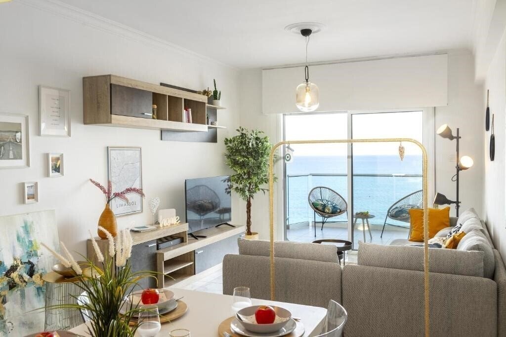 Готель Lovely 3-Bedroom Apartment in Prokymea Court 2*