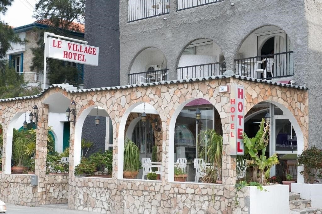 Отель Le Village Hotel 2*