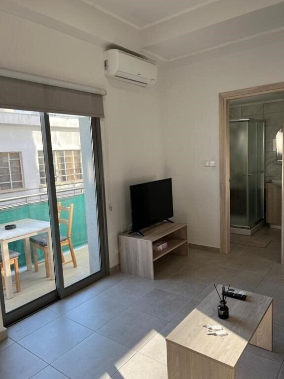 Готель Modern City Center Studio Saripolou 2*