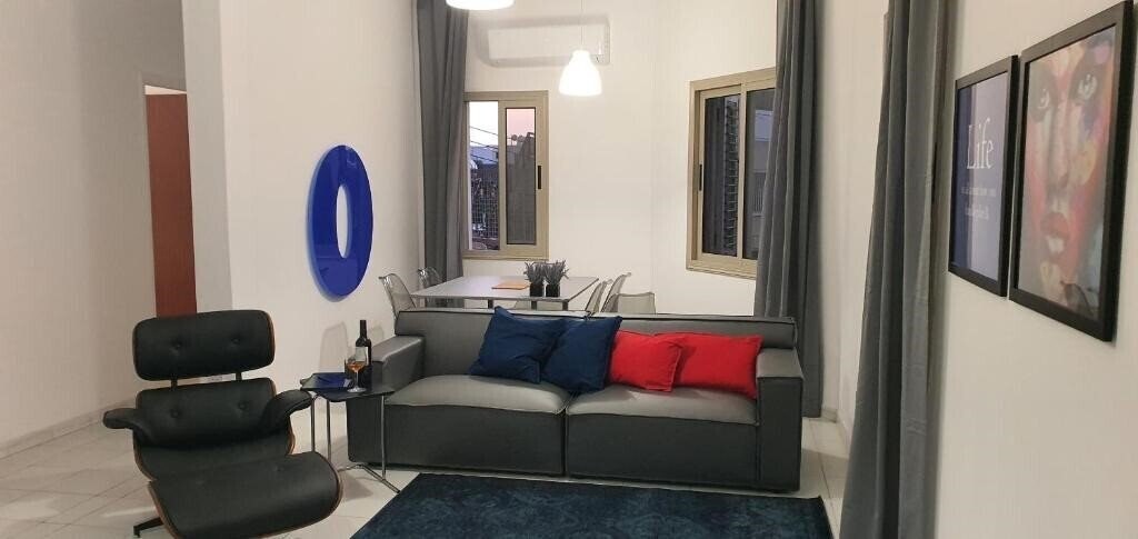 Отель Blue Luxury Apartment (Breakbooking CY-Services LTD) 2*