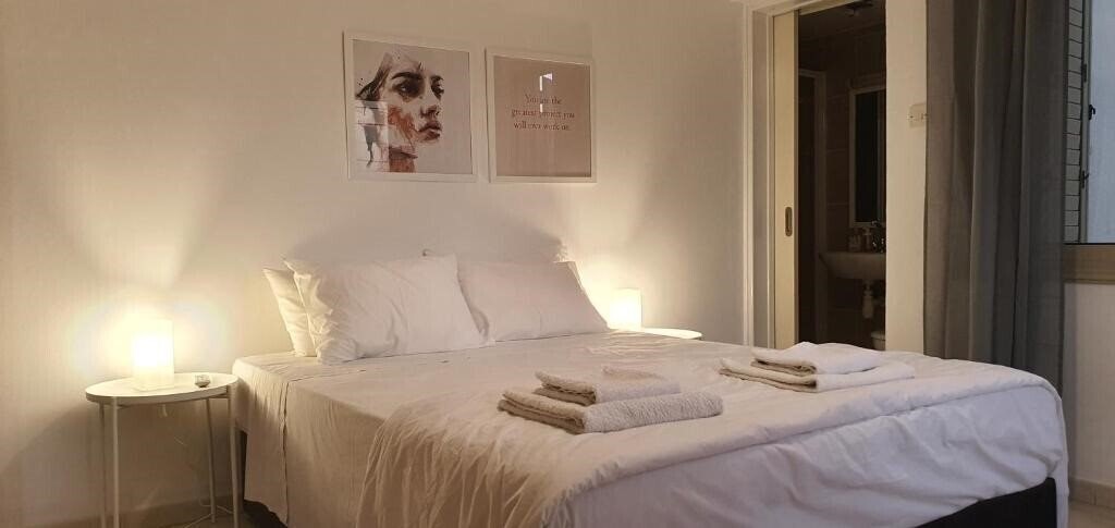 Фото Blue Luxury Apartment (Breakbooking CY-Services LTD) 2*