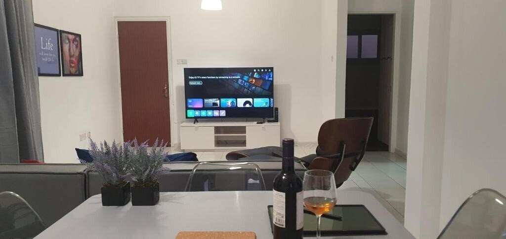 Картинка Blue Luxury Apartment (Breakbooking CY-Services LTD) 2*
