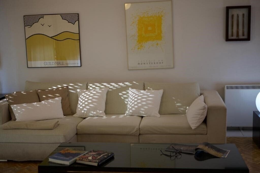 Отель Seaside Spacious Apartment With Sea View 3*