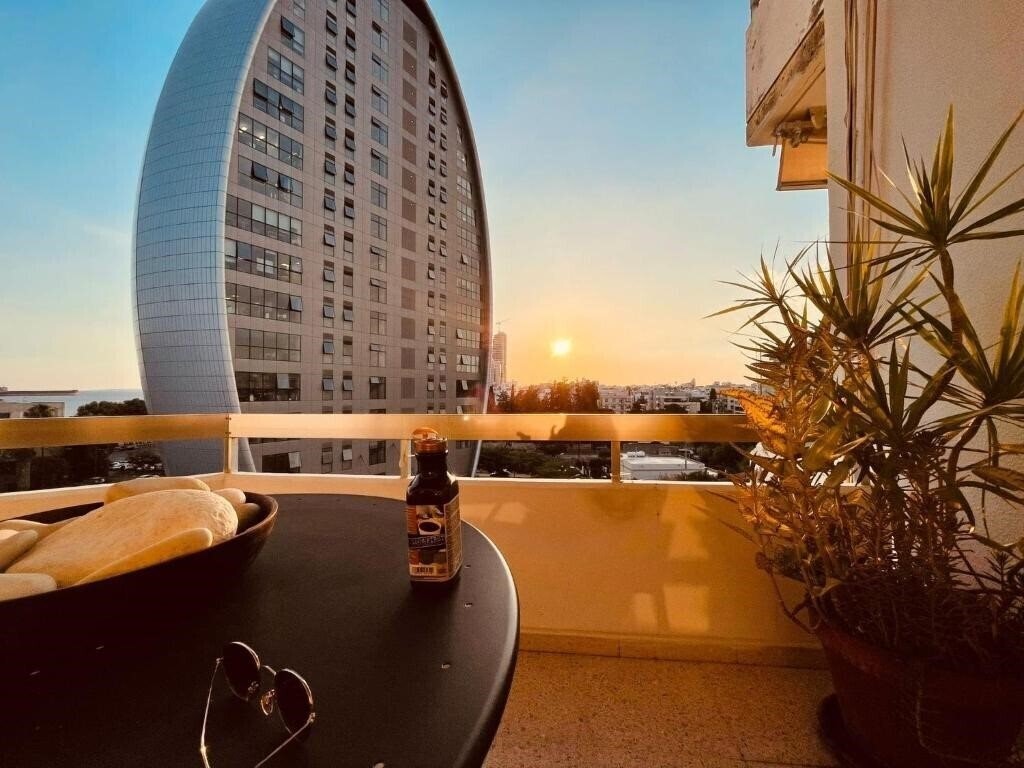 Картинка Seaside Spacious Apartment With Sea View 3*