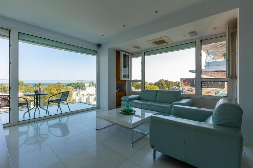 Отель Modern Seafront Apartment 3*