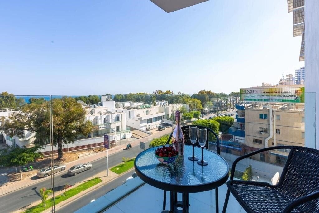 Картинка Modern Seafront Apartment 3*