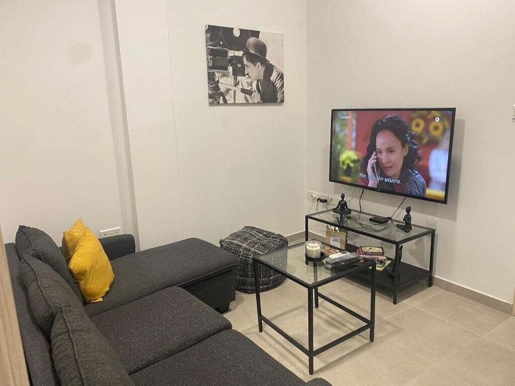 Готель Modern City Center Apartment Saripolou 2 2*