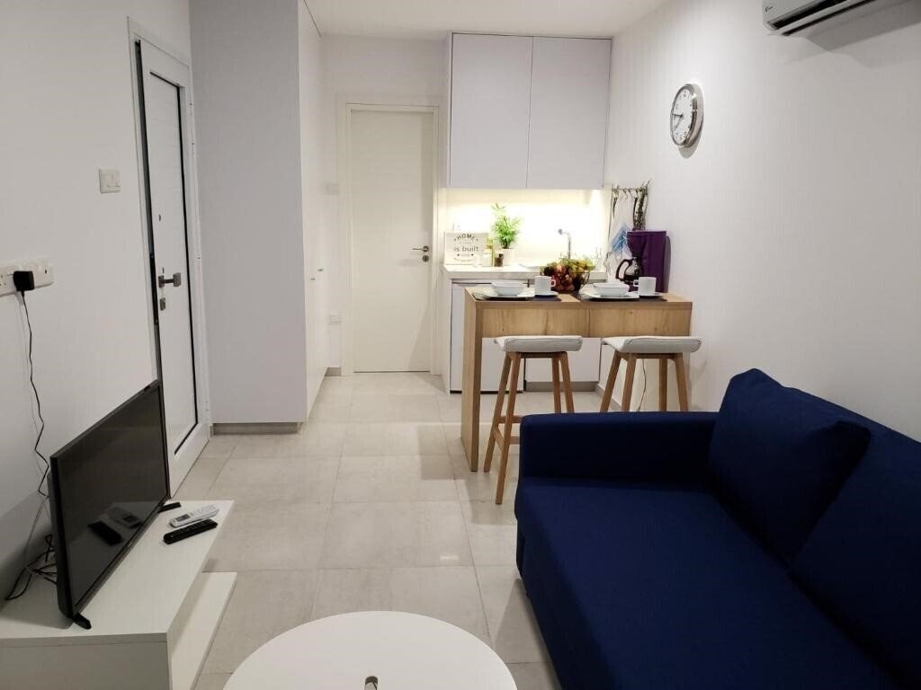 Фото Modern & Cozy Studio w/ Backyard Near City Center 3*