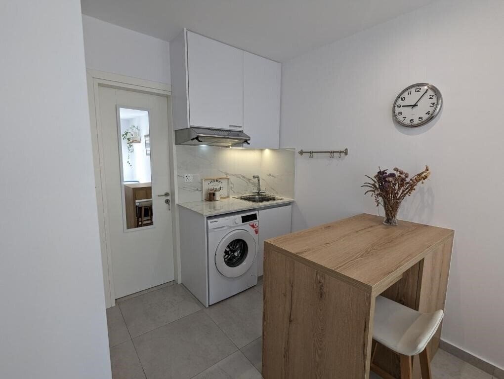 Фотографія Modern & Cozy Studio w/ Backyard Near City Center 3*
