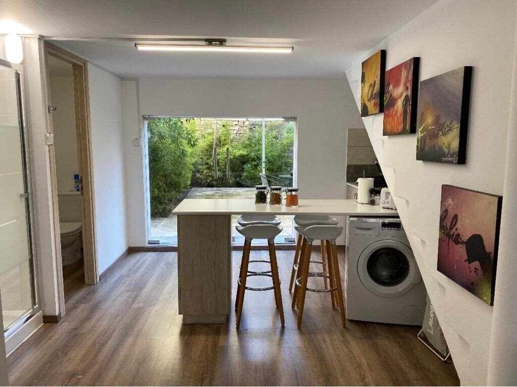 Готель Modern City Center Appartment Saripolou 4*