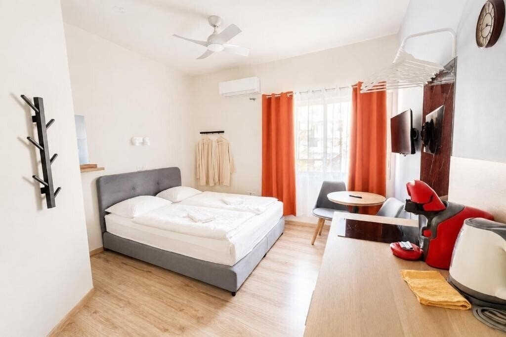 Готель Smart Comfort Studio N4 Private Kitchenette Bathroom to Beach 260m Marina Port Old City 900m 3*