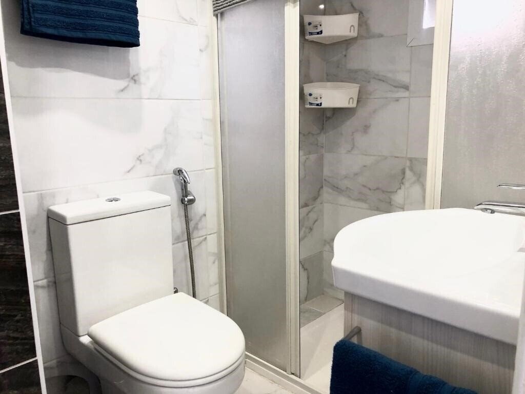 Фото Seafront - 2 Bedroom Modern апартаменты