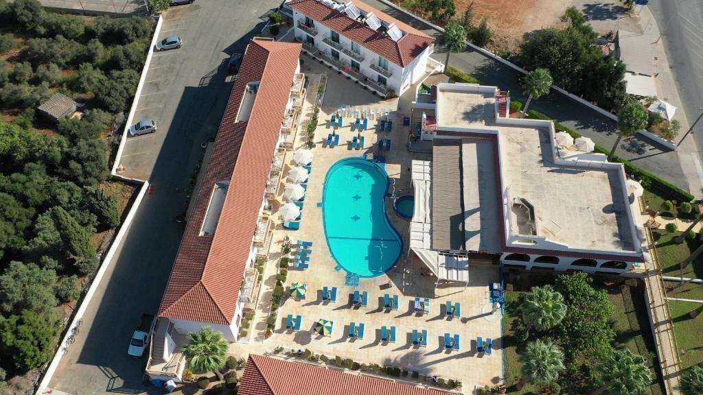 Готель Cosmelenia Hotel Apartments 3*
