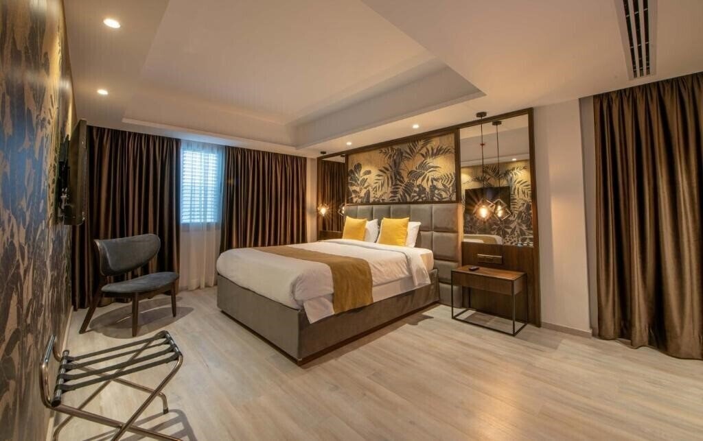 Отель Almond Business Suites Apts Apts апартаменты