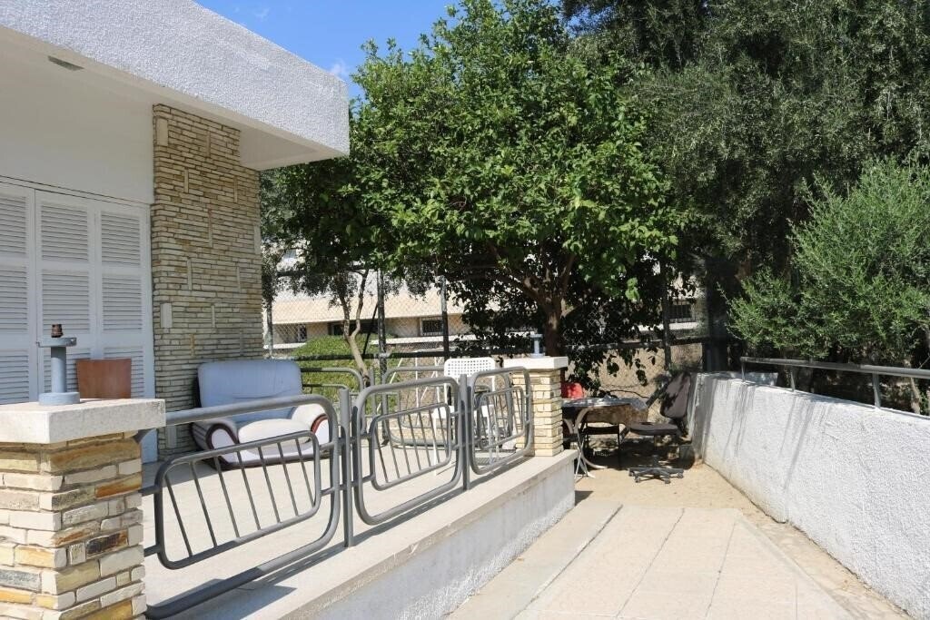 Изображение Costas Hostel Action 1*