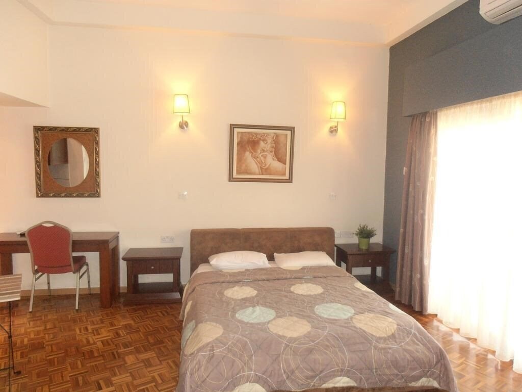 Фото Executive Suites 3*