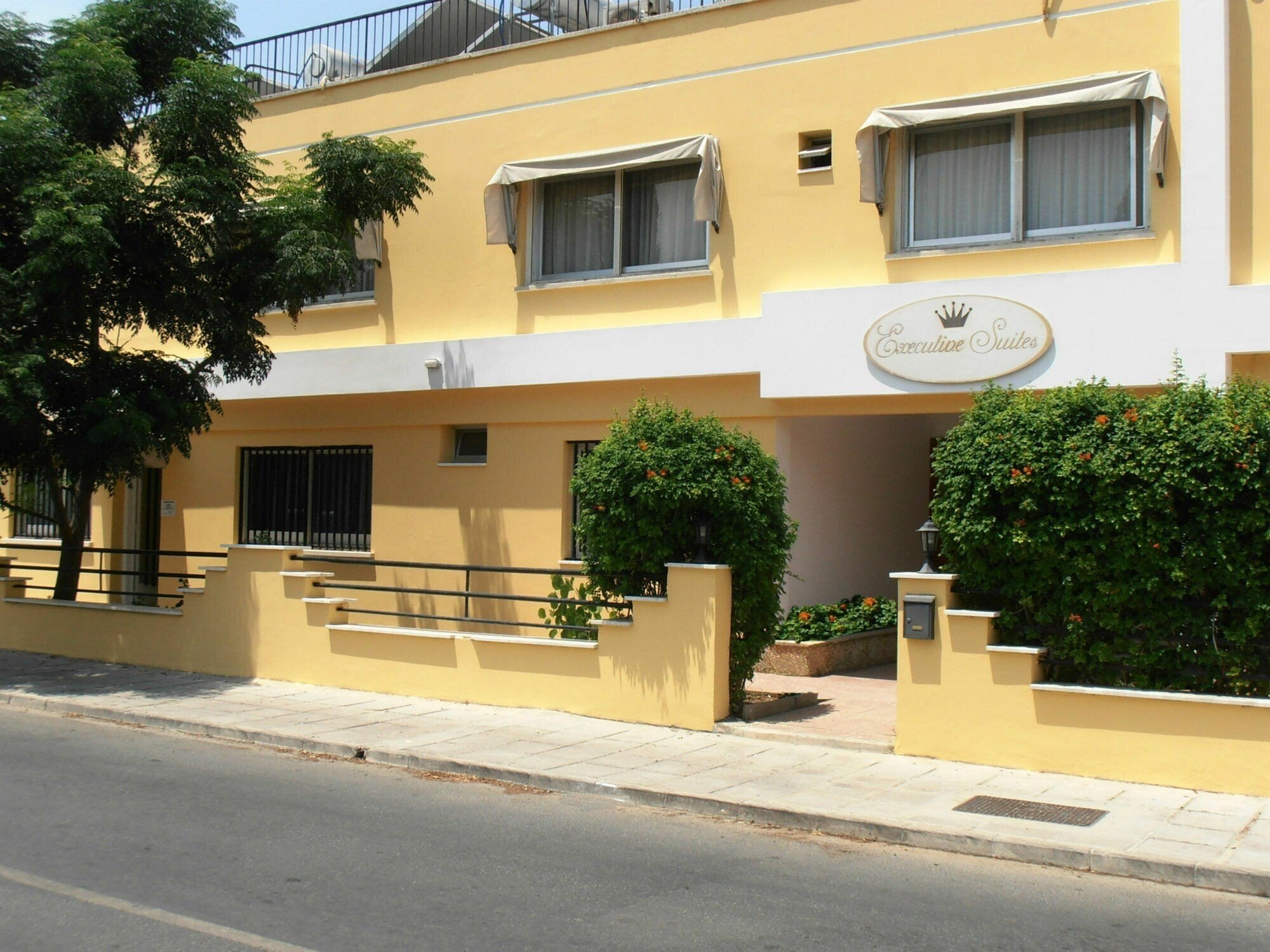 Готель Executive Suites 3*