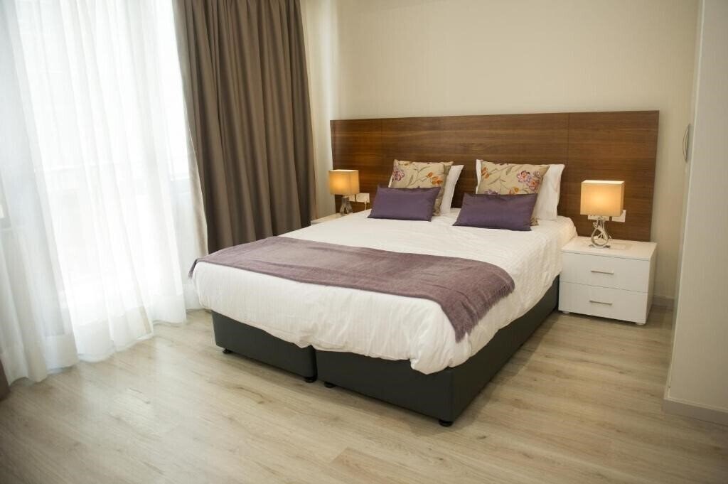 Готель Manolia City Residences 3*