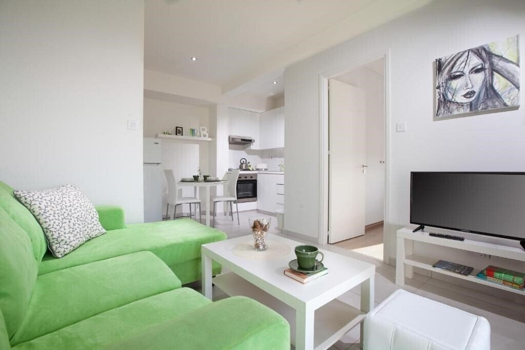 Готель Myrtiana Apartments 4*