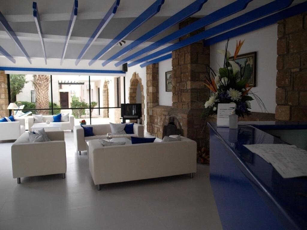 Отель Hilltop Gardens Hotel Apartment 3*