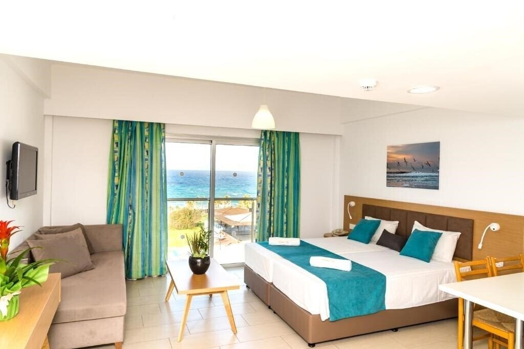Фото Helios Bay Hotel Apts 3*