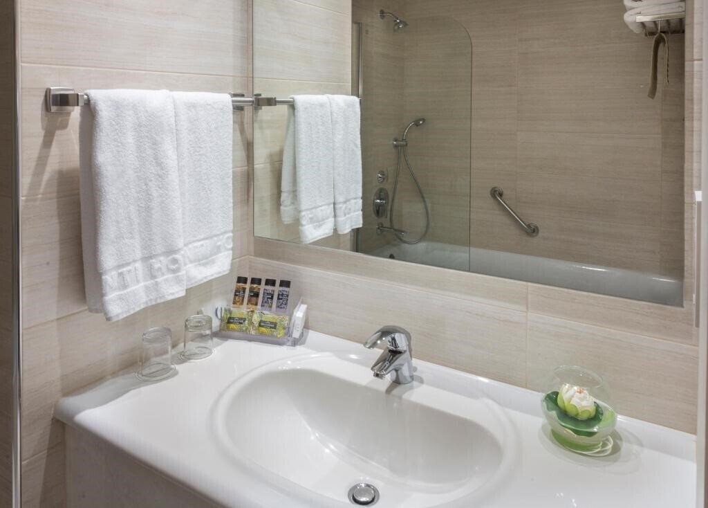 Фото Avanti Hotel 4*