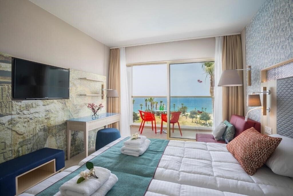 Изображение Laura Beach Hotel 4*