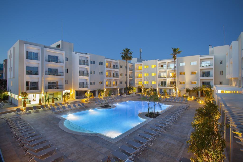 Готель Smartline Paphos 3*