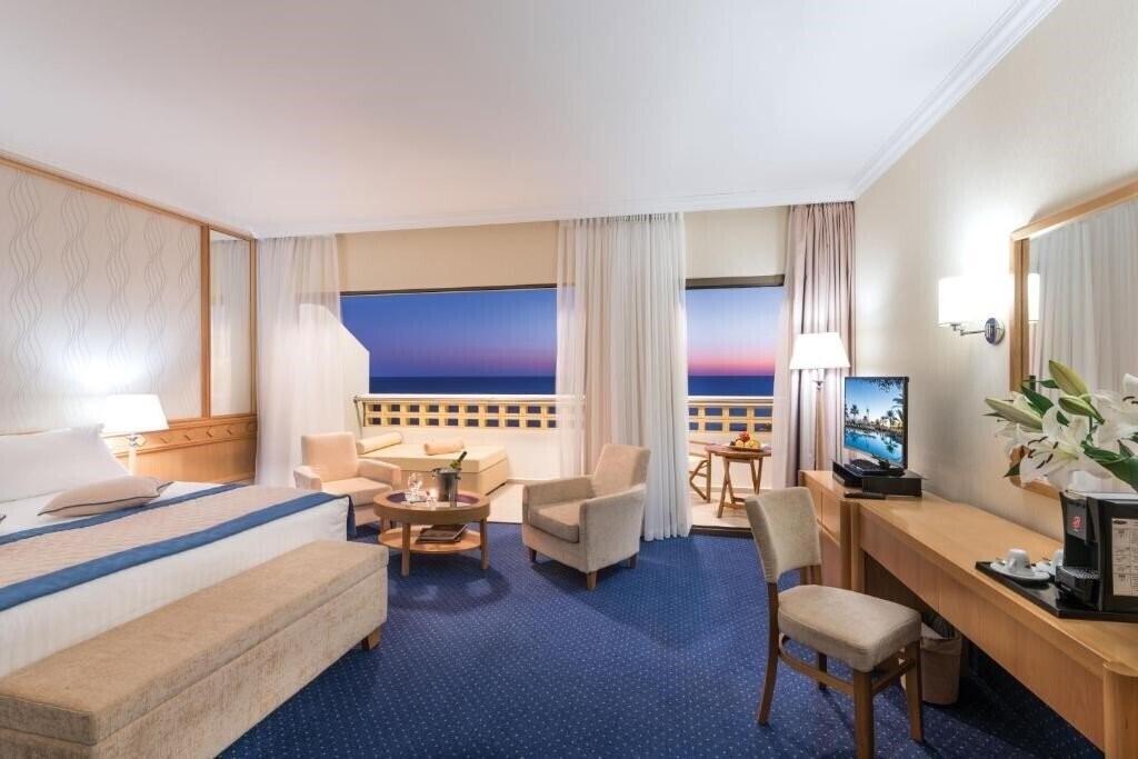 Картинка Constantinou Bros Athena Royal Beach Hotel 4*