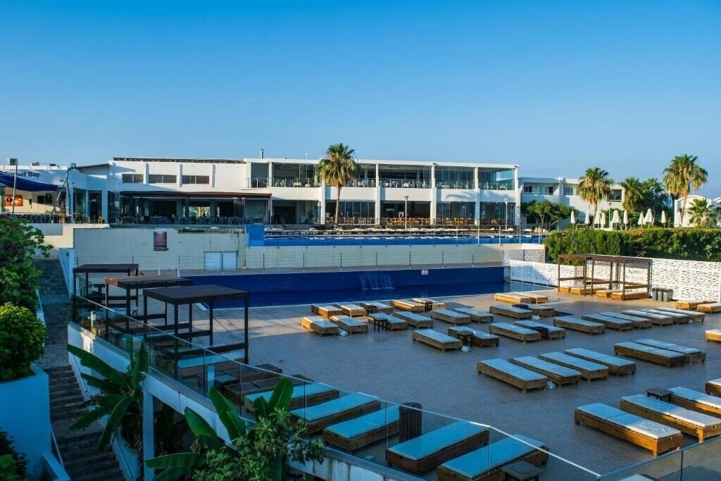 Фото Sunset Bay Holiday Village 4*