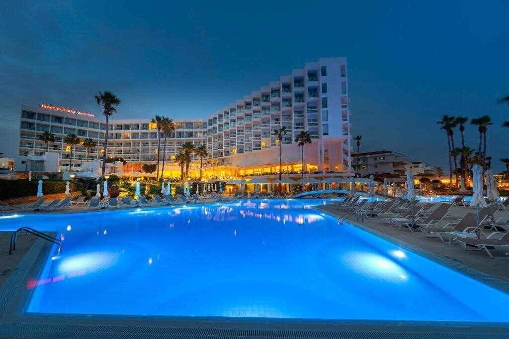 Готель Leonardo Plaza Cypria Maris Beach Hotel & SPA 4*