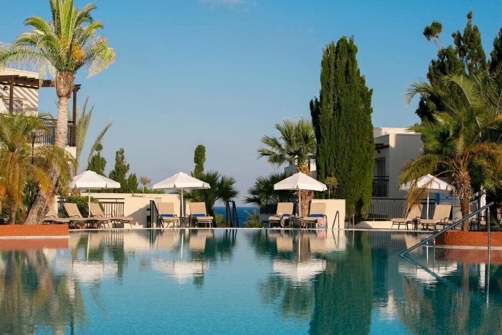 Готель Louis Paphos Breeze 4*